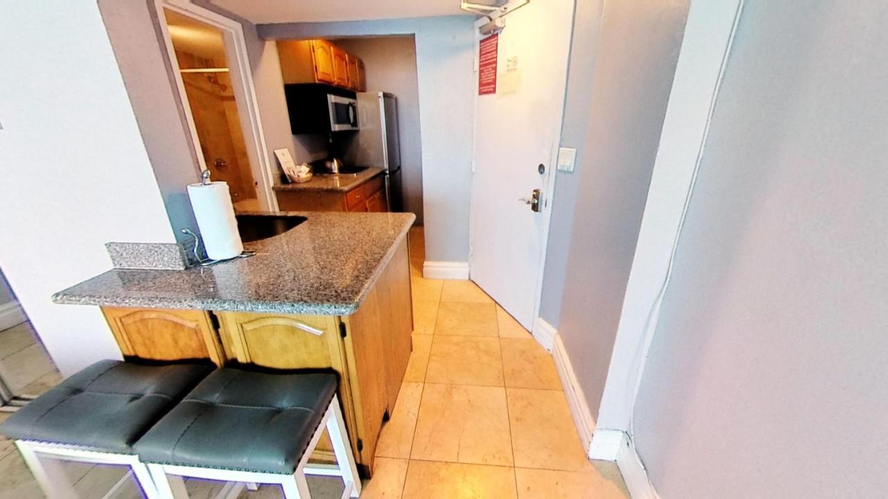 Castle 828 Oceanfront View With Balcony, Pool, Tennis, Beach Access And Free Parking! マイアミビーチ エクステリア 写真