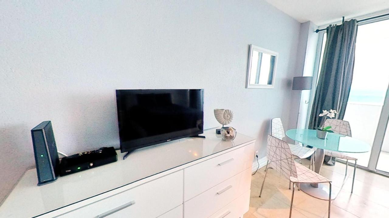 Castle 828 Oceanfront View With Balcony, Pool, Tennis, Beach Access And Free Parking! マイアミビーチ エクステリア 写真
