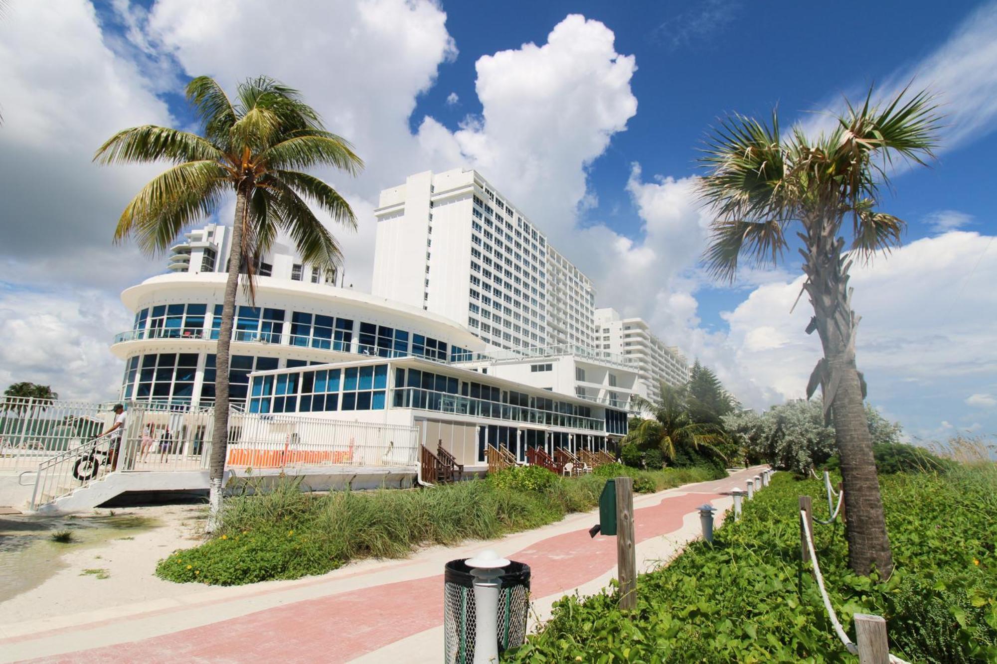 Castle 828 Oceanfront View With Balcony, Pool, Tennis, Beach Access And Free Parking! マイアミビーチ エクステリア 写真