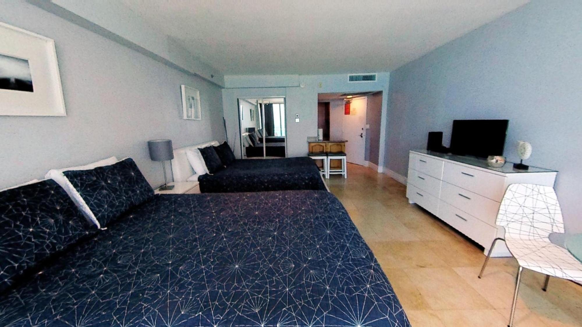 Castle 828 Oceanfront View With Balcony, Pool, Tennis, Beach Access And Free Parking! マイアミビーチ 部屋 写真