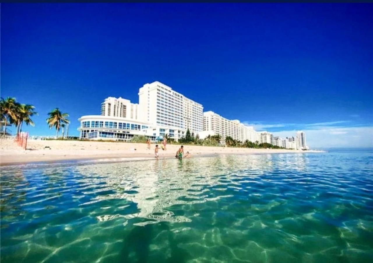 Castle 828 Oceanfront View With Balcony, Pool, Tennis, Beach Access And Free Parking! マイアミビーチ エクステリア 写真