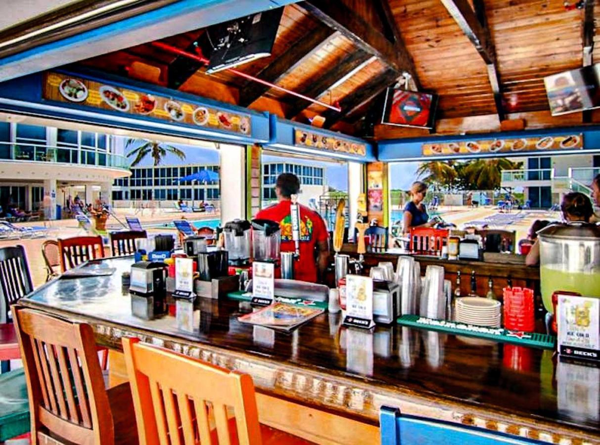 Castle 828 Oceanfront View With Balcony, Pool, Tennis, Beach Access And Free Parking! マイアミビーチ エクステリア 写真